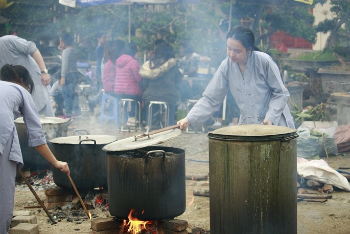 goi banh chung xanh tang benh nhan ngheo