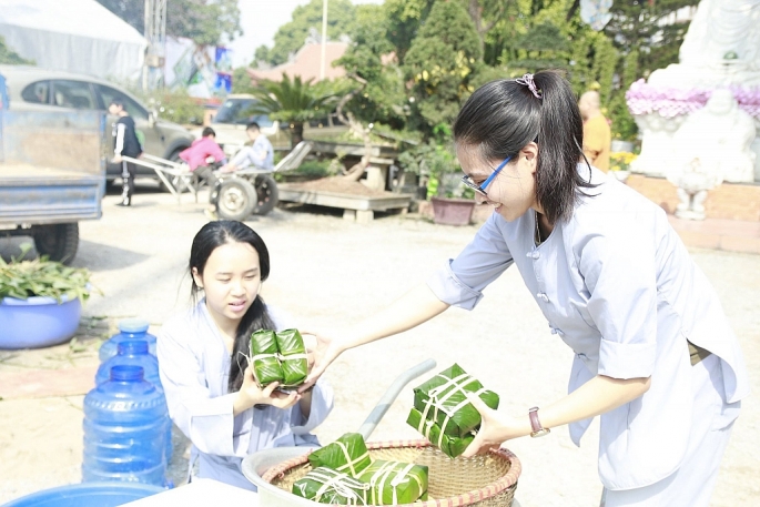 goi banh chung xanh tang benh nhan ngheo