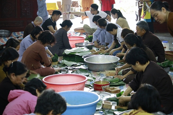 goi banh chung xanh tang benh nhan ngheo