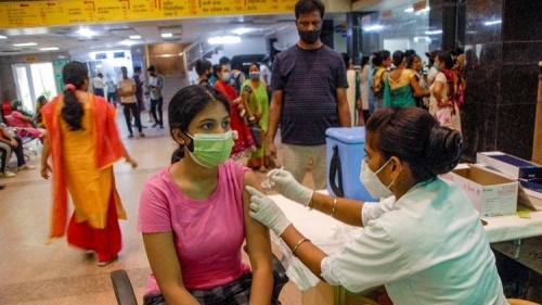 Ấn Độ bắt đầu tiêm vắc-xin ngừa Covid-19 cho trẻ từ 15-18 tuổi