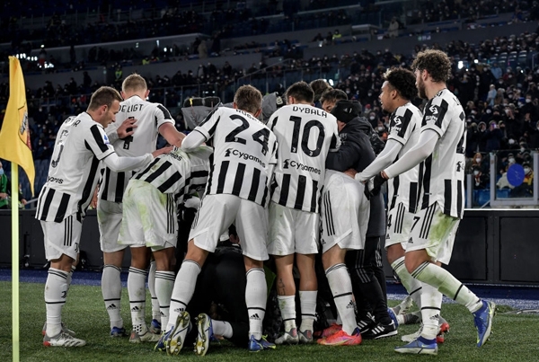 Juventus ngược dòng kịch tính trước AS Roma của Jose Mourinho