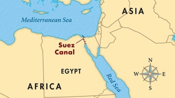 Doanh thu từ kênh đào Suez tăng kỷ lục