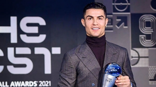 Ronaldo nhận giải đặc biệt tại FIFA The Best