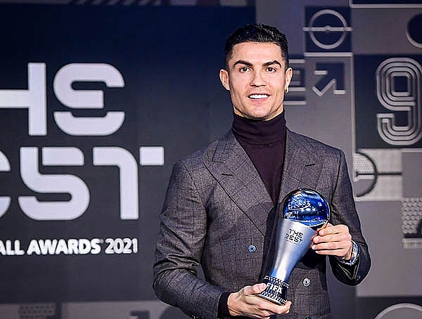 Ronaldo nhận giải đặc biệt tại FIFA The Best