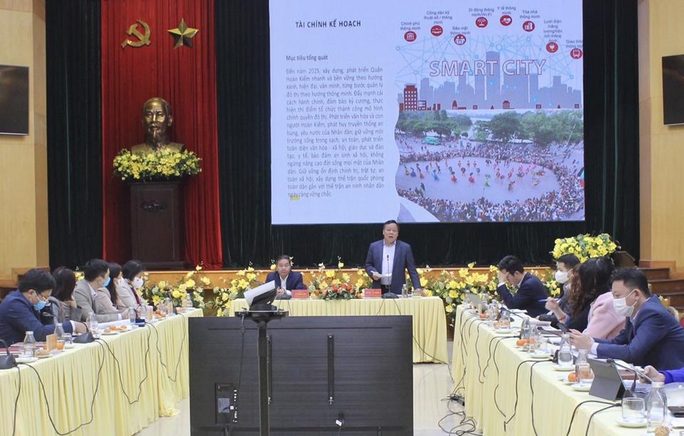 Phó Bí thư Thành ủy Nguyễn Văn Phong cho biết, việc lựa chọn quận Hoàn Kiếm để khảo sát việc xây dựng cơ chế, chính sách xây dựng Luật Thủ đô (sửa đổi) là phù hợp với thực tế, bởi đây là địa bàn mang đầy đủ bản chất của Thủ đô, gắn với văn hóa Thăng Long 