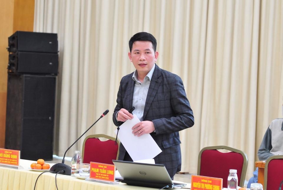 Chủ tịch UBND quận Hoàn Kiếm Phạm Tuấn Long nêu kiến nghị các cơ chế, chính sách để phát triển kinh tế ban đêm; tăng cường đầu tư hạ tầng giao thông, công nghệ thông tin để đẩy nhanh tốc độ xây dựng chính quyền đô thị