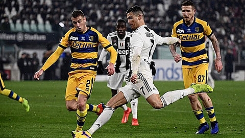 ronaldo co man trinh dien choi sang juventus van khong the thang parma