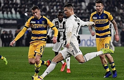 Ronaldo có màn trình diễn chói sáng, Juventus vẫn không thế thắng Parma