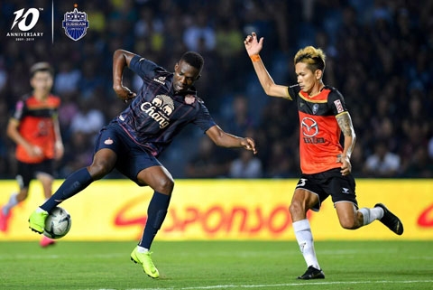 xuan truong ra mat buriram united bi chia diem tren san nha