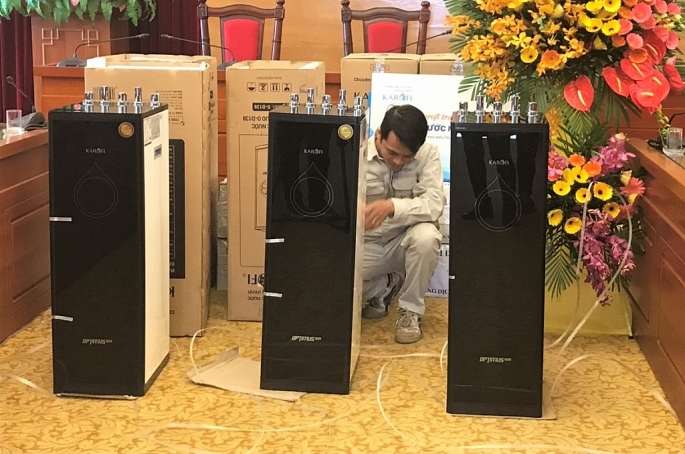 karofi dong hanh cung bo y te tang may loc nuoc cho ban chi dao chong dich tinh vinh phuc