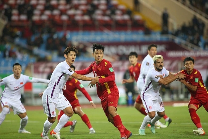 Hàng thủ Việt Nam chơi xuất sắc trước hàng công của Trung Quốc.
