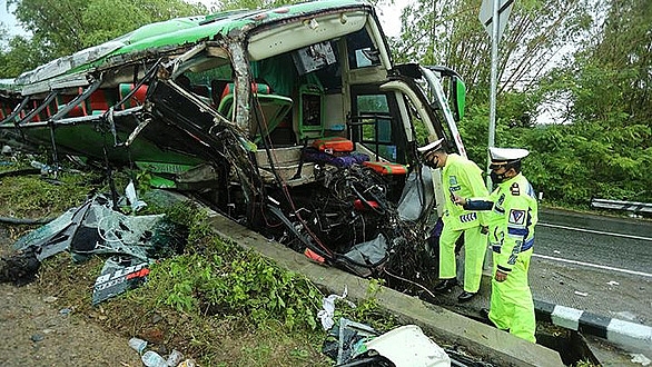 Chiếc xe hư hỏng nặng sau vụ tai nạn - Ảnh: ANTARA