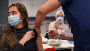 Bỉ bắt đầu triển khai tiêm mũi thứ 4 vắc-xin ngừa Covid-19