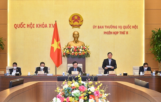 Phó Chủ tịch Quốc hội Nguyễn Khắc Định kết luận nội dung thảo luận.
