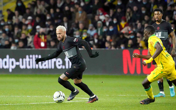 Neymar sút hỏng 11m, PSG thảm bại tại Ligue 1