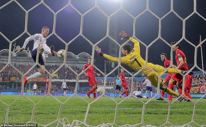 Thi đấu bùng nổ, Tam sư đè bẹp Montenegro với chiến thắng 5 sao thi dau bung no tam su de bep montenegro voi chien thang 5 sao