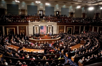 Quốc hội Mỹ thông qua gói cứu trợ Covid-19 kỷ lục
