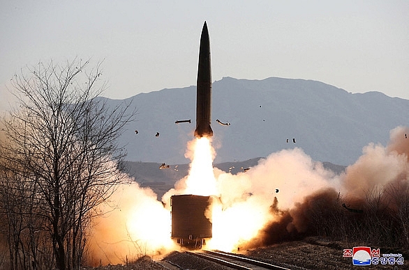 phóng tên lửa của Triều Tiên vào ngày 14-1 - Ảnh: REUTERS