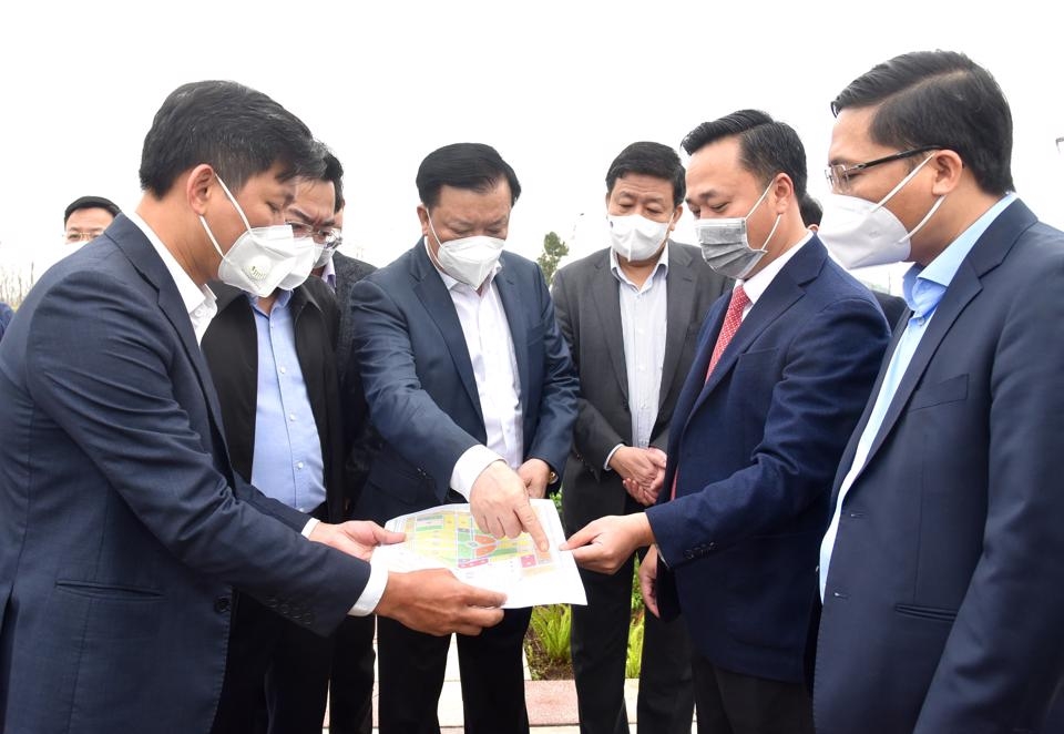 Bí thư Thành ủy Đinh Tiến Dũng và lãnh đạo TP kiểm tra tình hình thực hiện Dự án nhà ở xã hội CT-08 thuộc tại khu đô thị mới Thanh Lâm – Đại Thịnh (huyện Mê Linh).