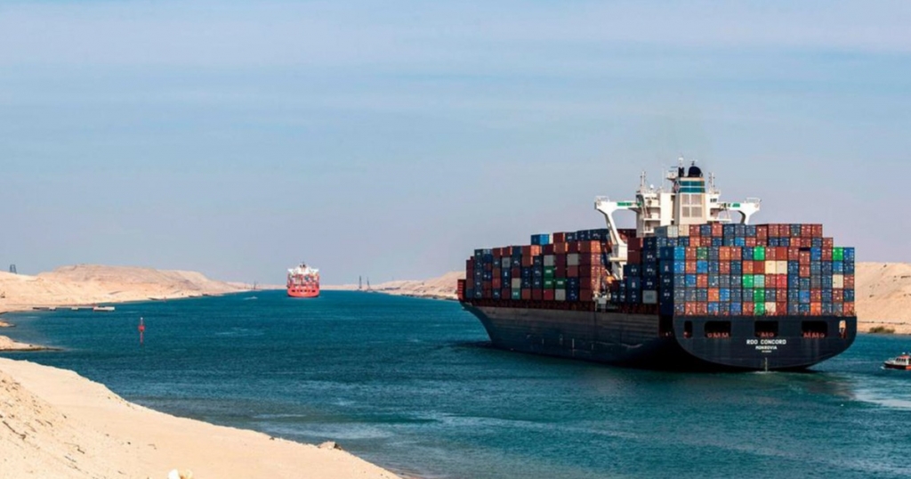 Tàu vận chuyển LNG sẽ phải chi trả toàn bộ phí qua kênh đào Suez