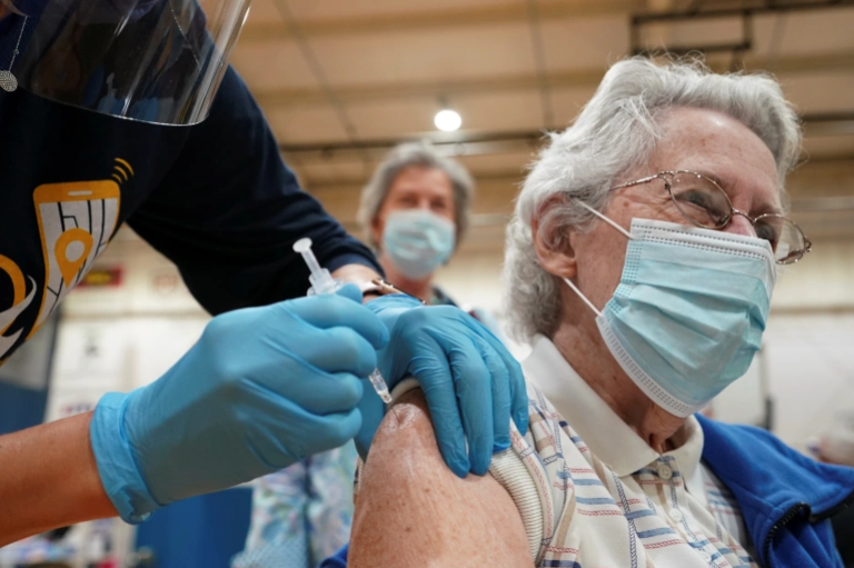 Mũi vắc-xin thứ 4 ngừa Covid-19 được cấp phép tại Mỹ