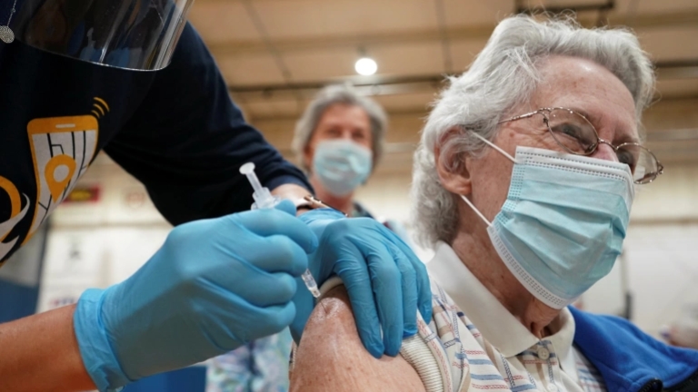 Mũi vắc-xin thứ 4 ngừa Covid-19 được cấp phép tại Mỹ
