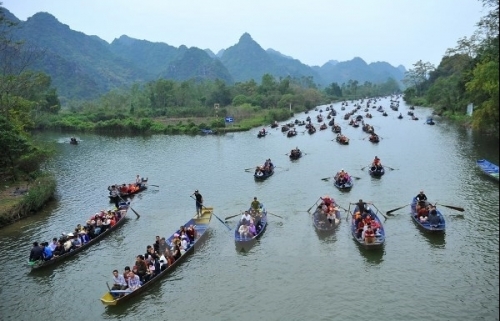 320.000 lượt khách đến chùa Hương sau 1 tháng mở cửa trở lại