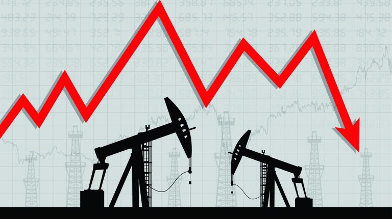 Hàng loạt yếu tố tác động đẩy giá xăng dầu giảm mạnh