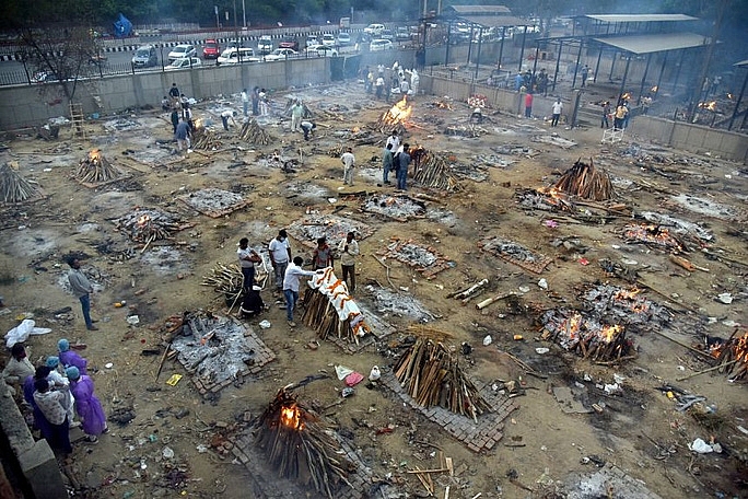 Một lò hỏa táng tập thể bệnh nhân tử vong vì  Covid-19 tại Ấn Độ .