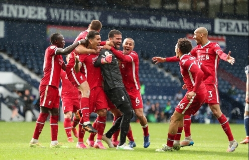 Alisson ghi bàn phút bù giờ cứu hy vọng top 4 cho Liverpool