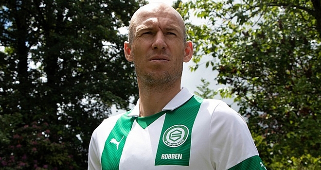 arjen robben chinh thuc tai xuat sau tuyen bo giai nghe