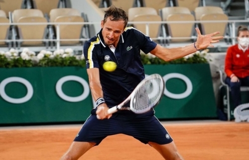 Ngược dòng thành công, Medvedev lần đầu tiên góp mặt ở vòng 3 Roland Garros