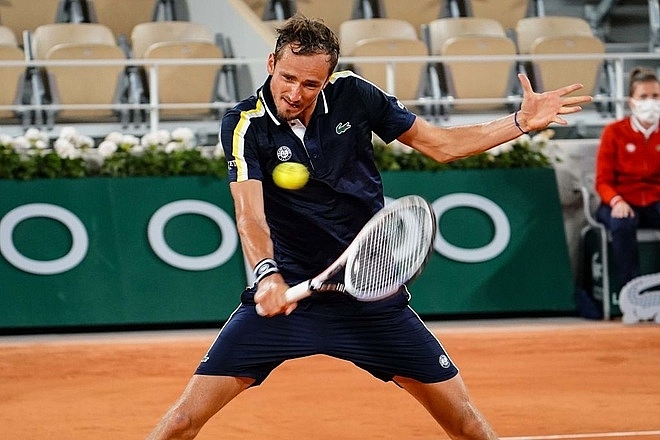 Ngược dòng thành công, Medvedev lần đầu tiên góp mặt ở vòng 3 Roland Garros