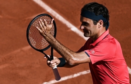 Federer vất vả vào vòng 3 Roland Garros 2021