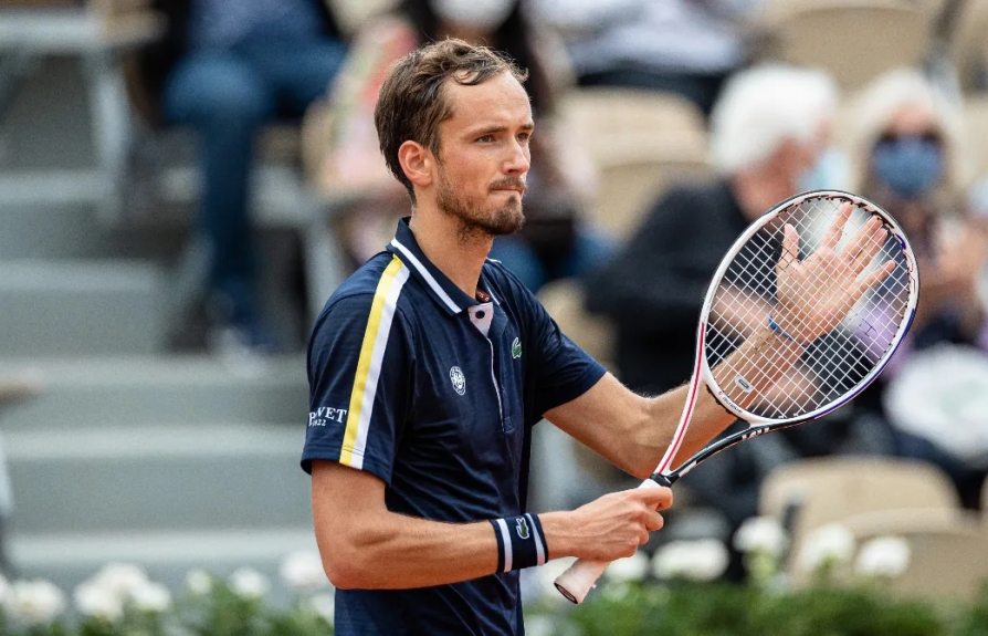 Medvedev dừng bước tại tứ kết Roland Garros 2021