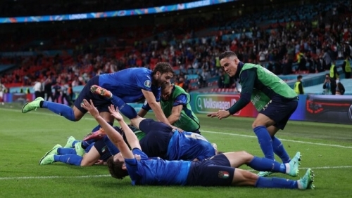 Thắng nghẹt thở sau 120 phút, Italia vào tứ kết EURO 2020