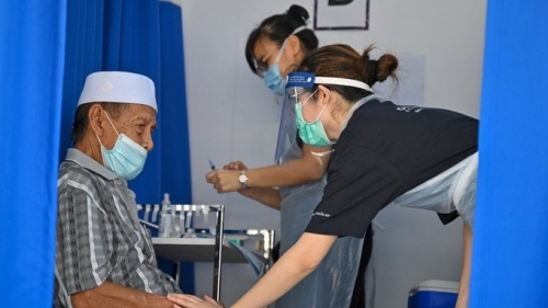 Malaysia sắp triển khai tiêm mũi vaccine tăng cường cho người dân