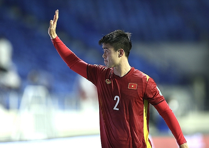 Duy Mạnh đã phải nhận 2 thẻ vàng liên tiếp sau tình huống penalty đầu tiên của đội tuyển Việt Nam.