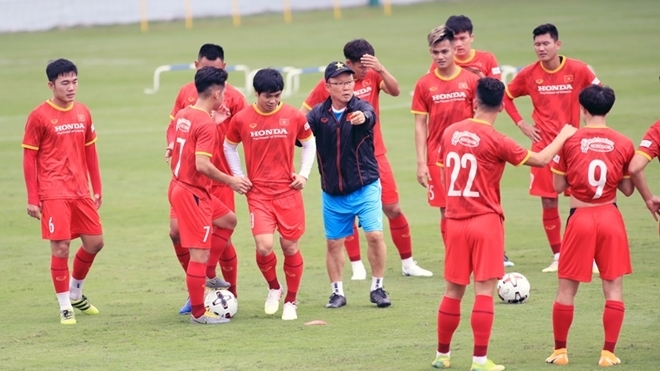 ĐT Việt Nam triệu tập 32 cầu thủ chuẩn bị cho trận đấu với Trung Quốc và Oman