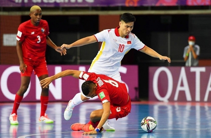 Thắng kịch tính, ĐT Futsal Việt Nam rộng cửa vào vòng knock-out