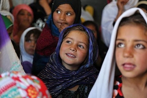 Trẻ em gái đang không được cho trở lại trường học. (Ảnh: UNICEF)