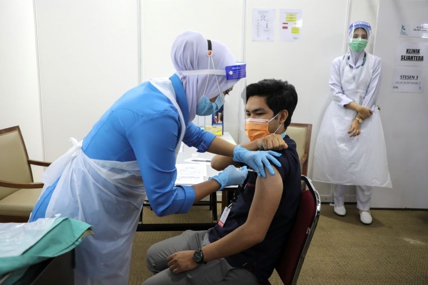 Malaysia rút ngắn khoảng cách giữa 2 mũi vaccine AstraZeneca