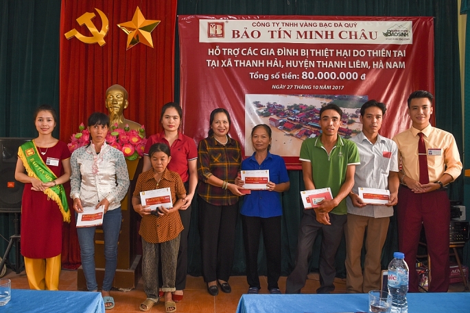 Doanh nghiệp "vàng" mang "tấm lòng vàng" đến Hà Nam và Thanh Hóa doanh nghiep vang mang tam long vang den ha nam va thanh hoa