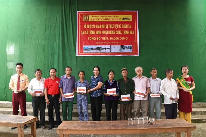 Doanh nghiệp "vàng" mang "tấm lòng vàng" đến Hà Nam và Thanh Hóa doanh nghiep vang mang tam long vang den ha nam va thanh hoa