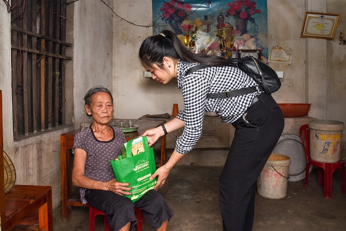 Doanh nghiệp "vàng" mang "tấm lòng vàng" đến Hà Nam và Thanh Hóa doanh nghiep vang mang tam long vang den ha nam va thanh hoa
