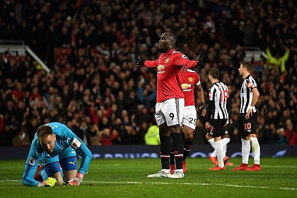 pogba tro lai mu huy diet newcastle tai old trafford