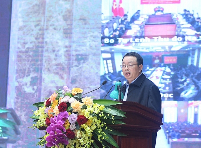  Phó Chủ nhiệm Ủy ban Kiểm tra T.Ư Hoàng Văn Trà truyền đạt thông tin tại hội nghị.