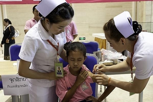 Gần 65% người trưởng thành đã tiêm vắc-xin ngừa Covid-19 tại Lào
