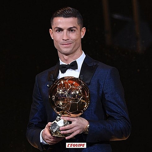 ronaldo xuat sac gianh qua bong vang lan thu 5 trong su nghiep