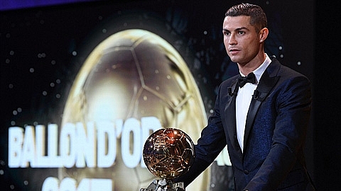 Ronaldo xuất sắc giành Quả bóng vàng lần thứ 5 trong sự nghiệp